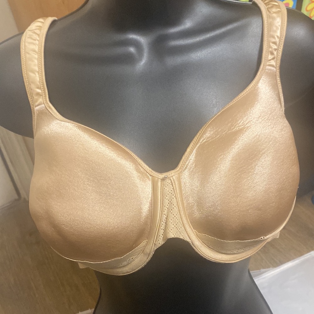 Playtex bra with lace and small rhinestones on size 42c